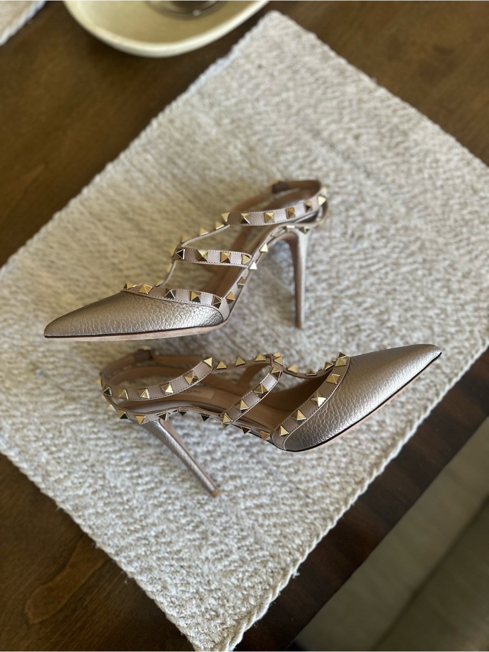 Valentino Rockstud T-Strap Pointed Pump in Metallic Gold size 38